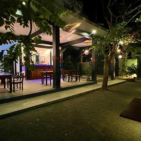 Sea Pink Residence Bentota Esterno foto