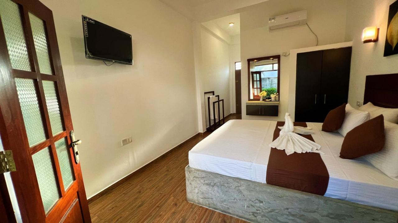 Sea Pink Residence Bentota Esterno foto
