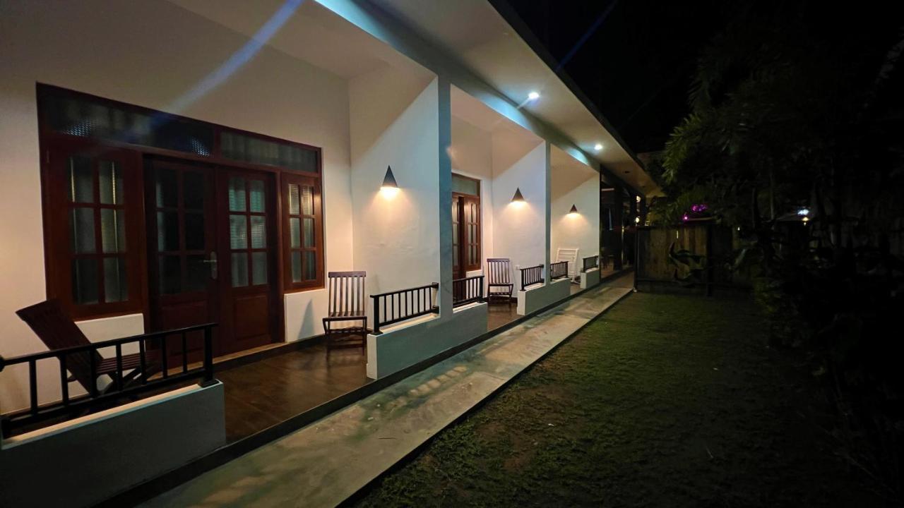 Sea Pink Residence Bentota Esterno foto