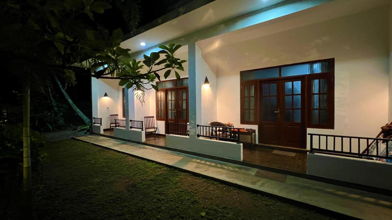 Sea Pink Residence Bentota Esterno foto