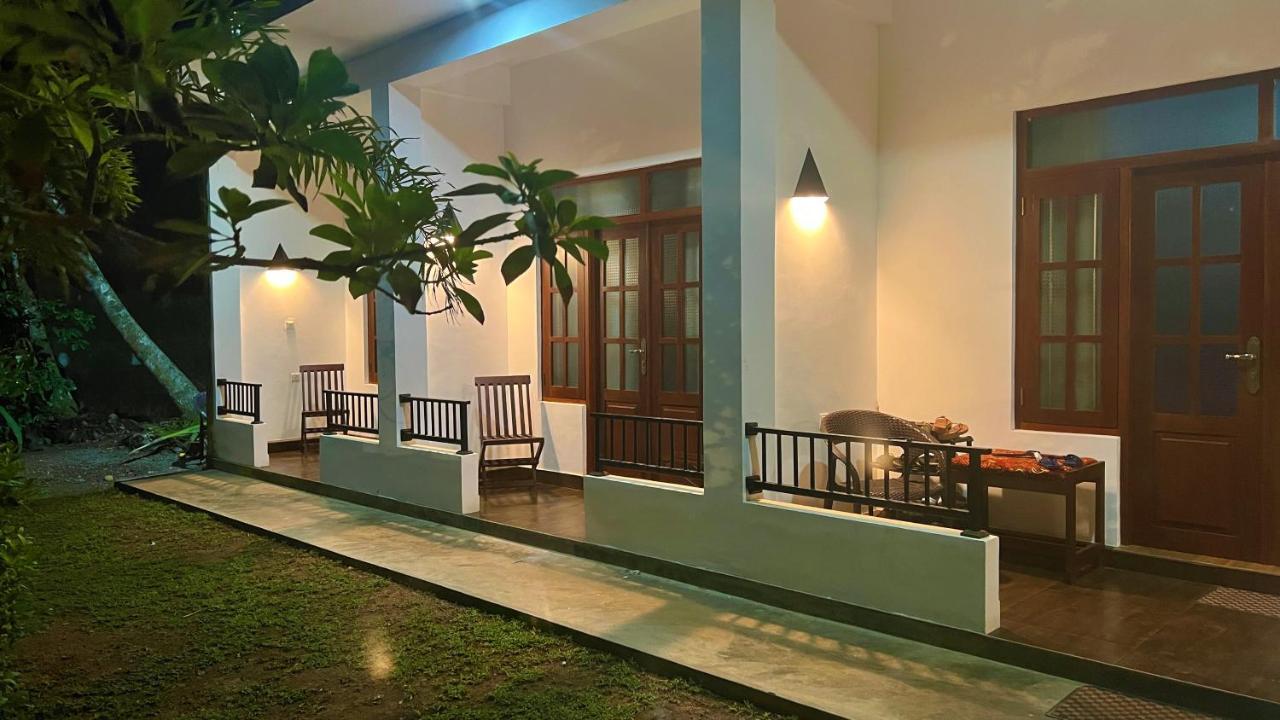 Sea Pink Residence Bentota Esterno foto