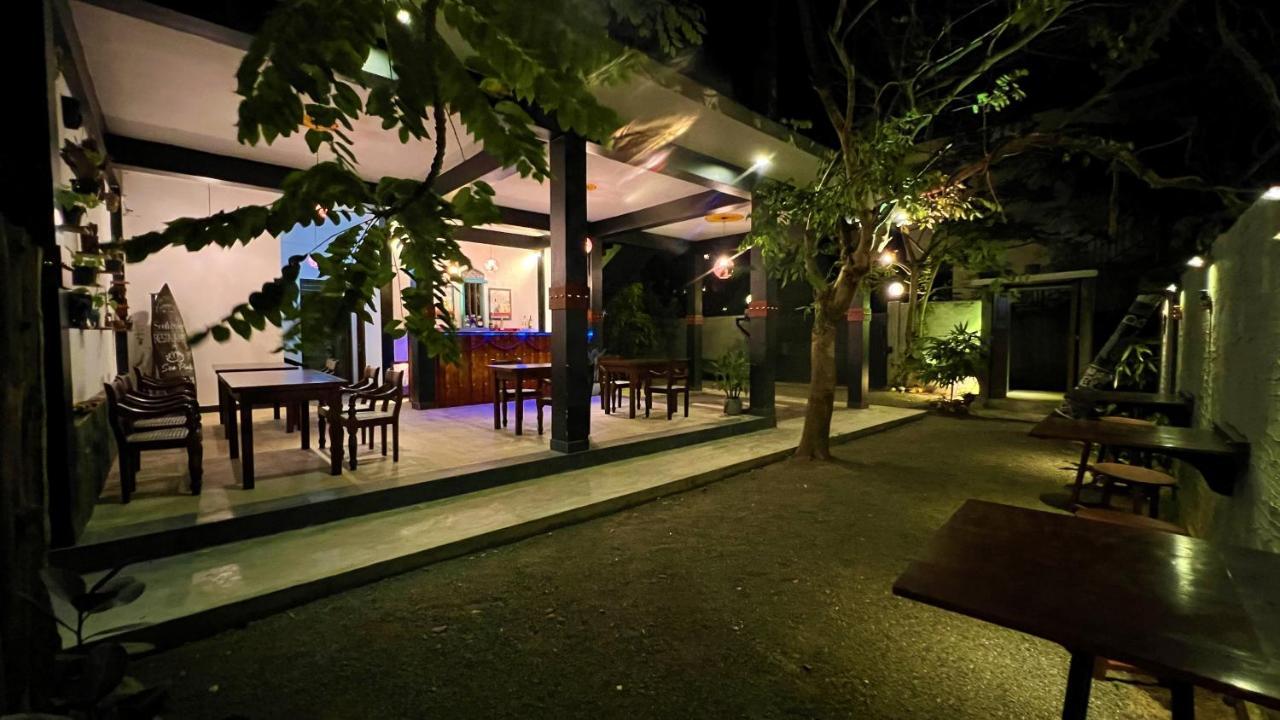 Sea Pink Residence Bentota Esterno foto